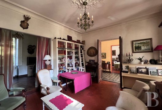 character properties France provence cote dazur   - 10