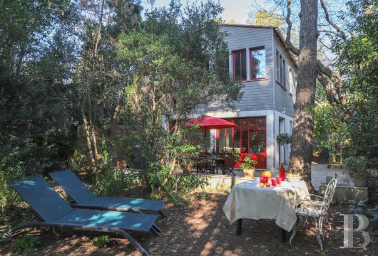 character properties France provence cote dazur   - 17