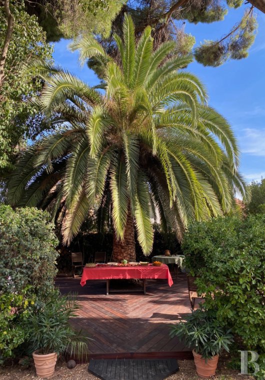 character properties France provence cote dazur   - 14