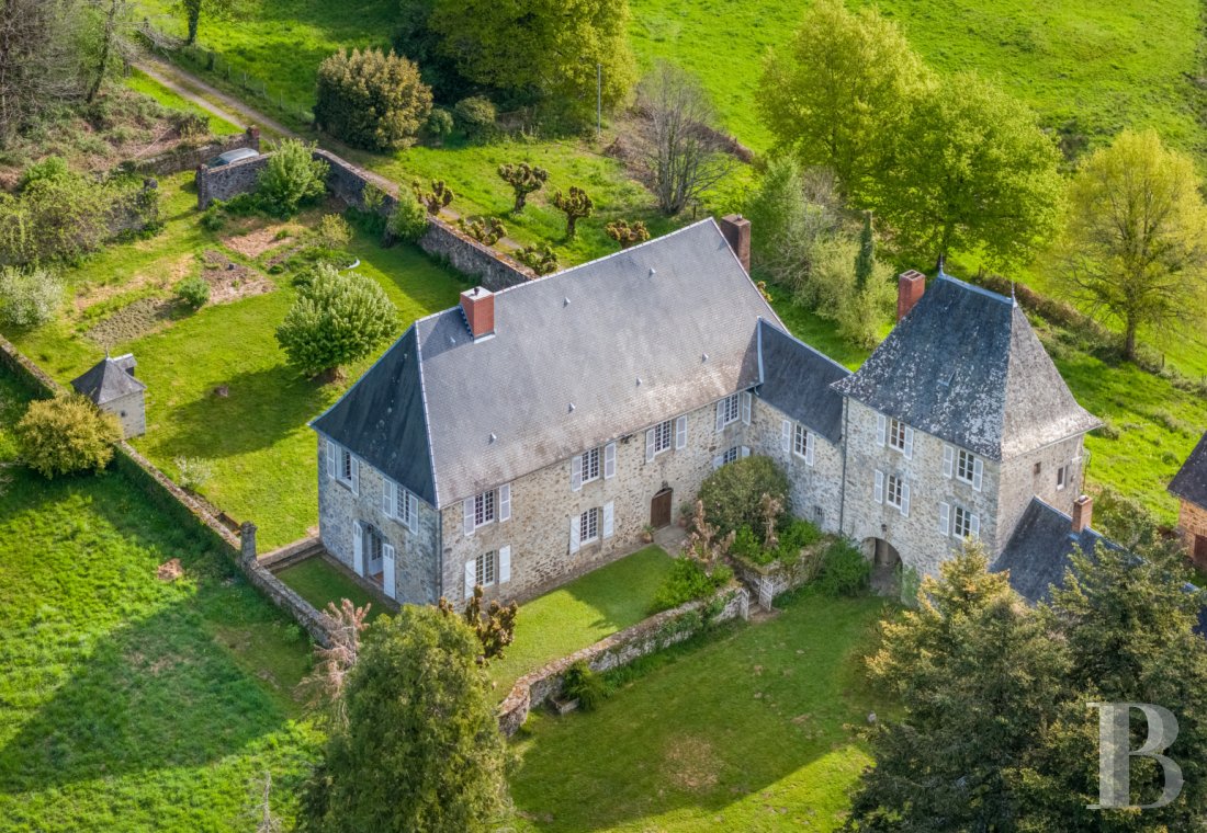maisons de caractère &agrave; vendre - limousin - Entre Limoges et Brive-la-Gaillarde, avec 7 ha de prés et de bois,  une maison forte avec étang et logement indépendant