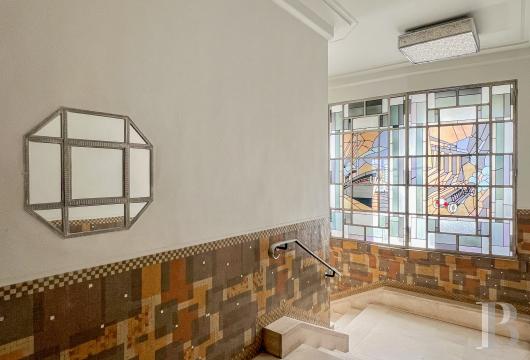 paca - À Marseille, dans le 1er arrondissement, à 15 min à pied du Vieux-Port,  un appartement de plus de 120 m² dans un immeuble Art déco de 1929