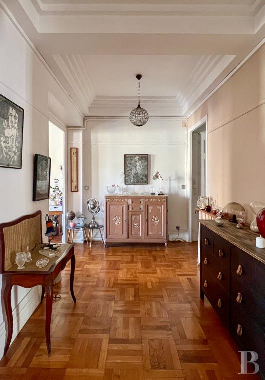 apartments for sale - provence-cote-dazur - À Marseille, dans le 1er arrondissement, à 15 min à pied du Vieux-Port,  un appartement de plus de 120 m² dans un immeuble Art déco de 1929