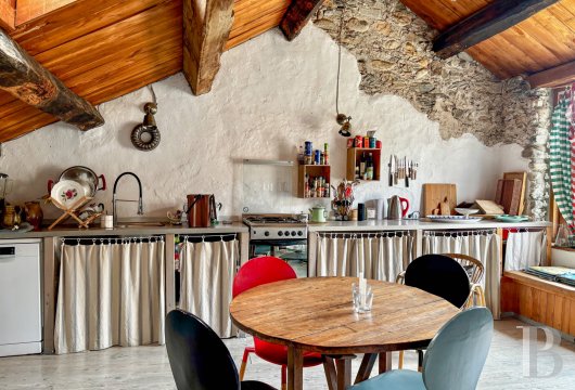 character properties France languedoc roussillon   - 5