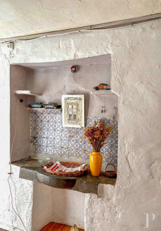 character properties France languedoc roussillon   - 8