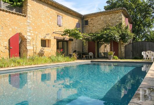 paca - Aux portes de Sisteron,  une ancienne bergerie rénovée en trois logements, avec piscine et parc arboré de 1,7 ha