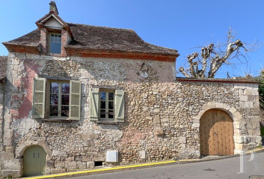 center-val-de-loire - À Gallardon, entre Chartres et Rambouillet,  une maison de village du 17e s. restaurée et son jardin clos