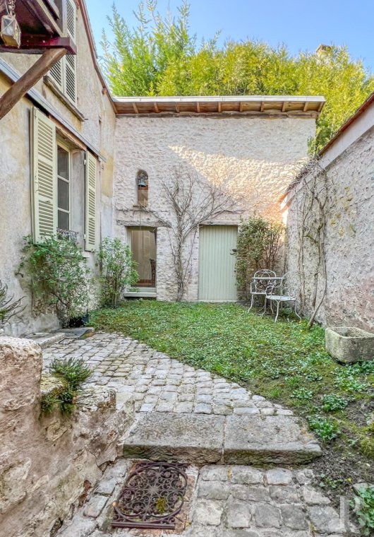 character properties France center val de loire   - 10