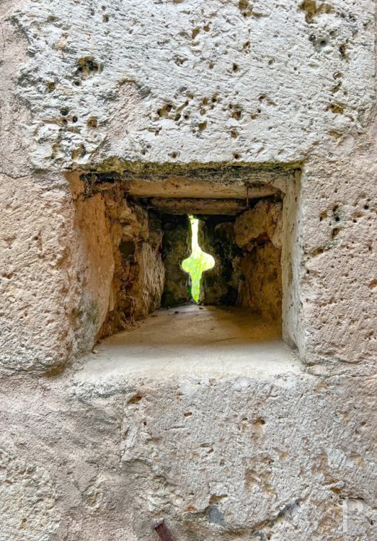 character properties France center val de loire   - 9