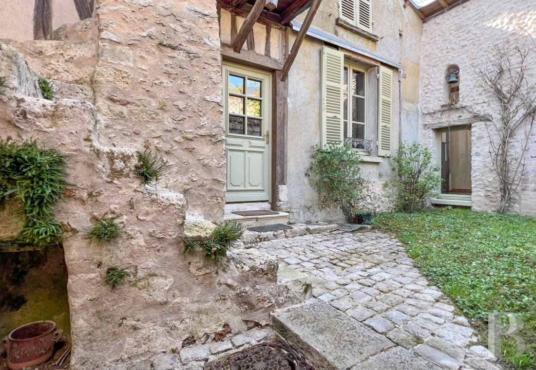 character properties France center val de loire   - 11