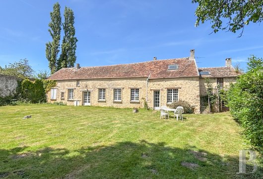 ile-de-france - Dans le sud des Yvelines, au sein d'un hameau intact, une ancienne longère et sa grange à réinventer 