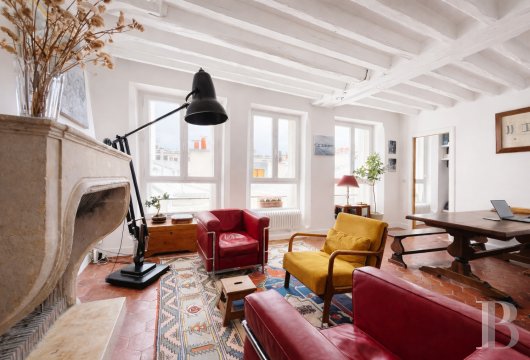 paris - Île Saint-Louis, aux derniers étages d'un immeuble du 18e s., un appartement de 90 m² au calme et avec des vues dégagées