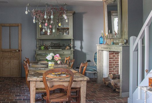 character properties France burgundy   - 9