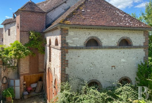 character properties France burgundy   - 18