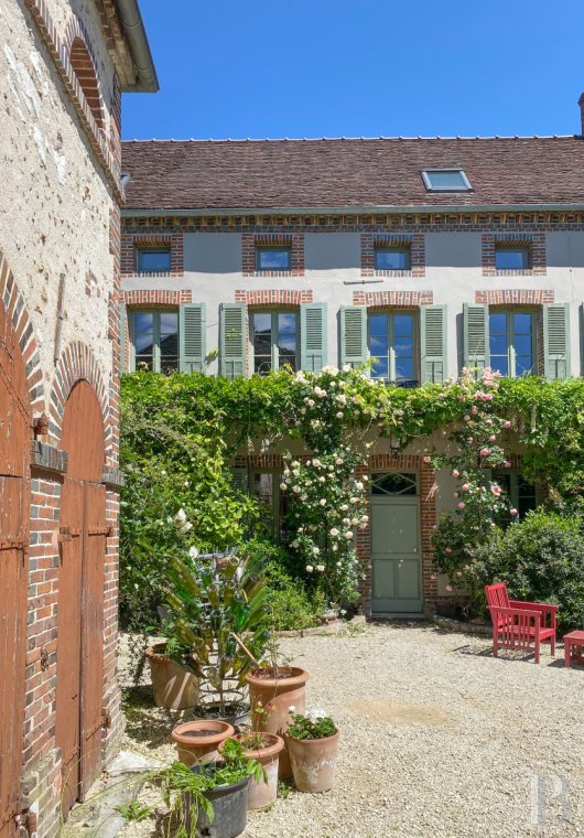 character properties France burgundy   - 4