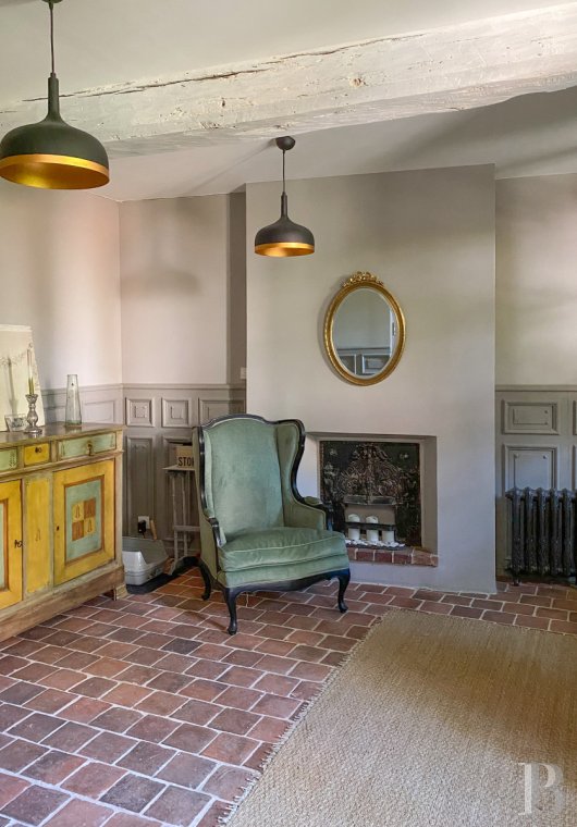 character properties France burgundy   - 8