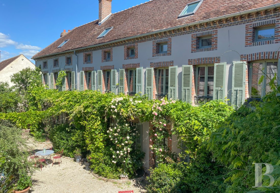 character properties France burgundy   - 2