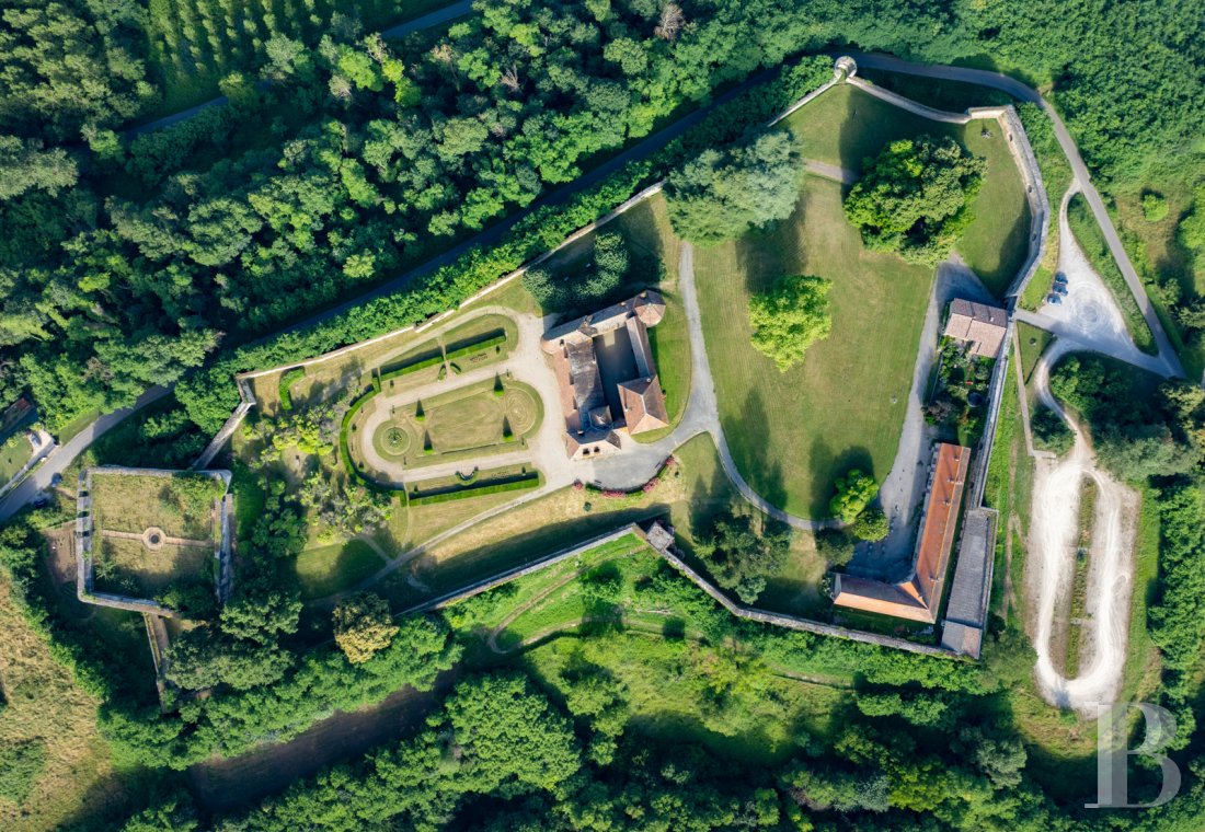 chateaux for sale France rhones alps   - 30