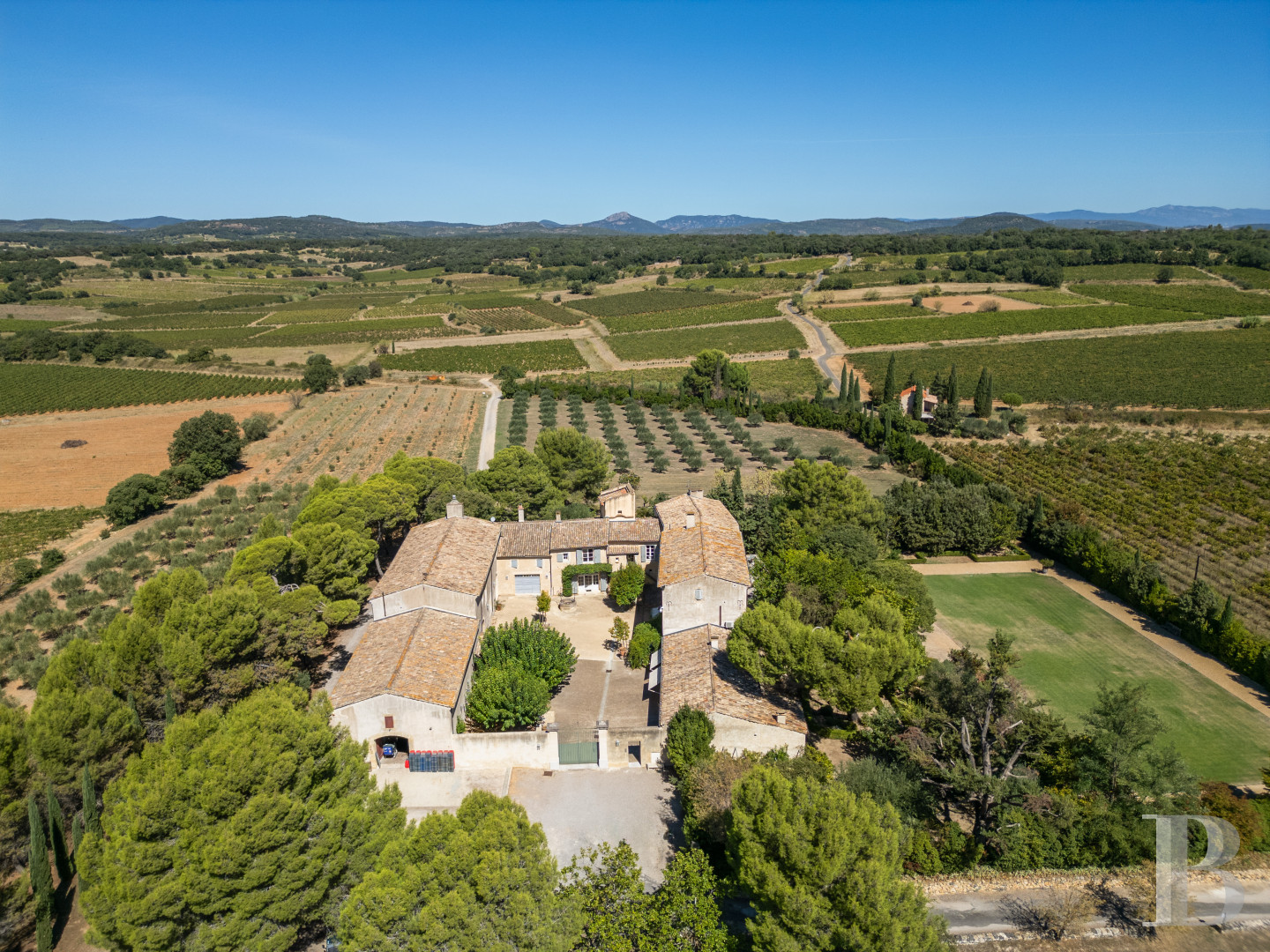 Dans l’Hérault, au nord de Pézenas, séjourner au cœur d’un domaine oléicole et viticole de vingt hectares - photo  n°1