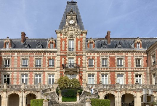 ile-de-france - À 1 h de Paris, dans un parc de 5 ha,  un appartement de trois pièces avec terrasse, au sein d’un château de style néo-Louis XIII