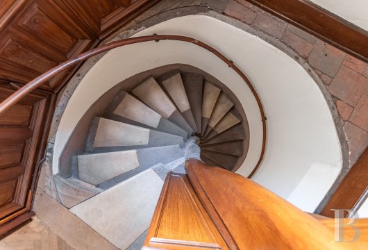 Dans le centre historique d'un village de la route des vins d'Alsace, un ensemble immobilier de plus de 6 000 m² sur environ 70 ares