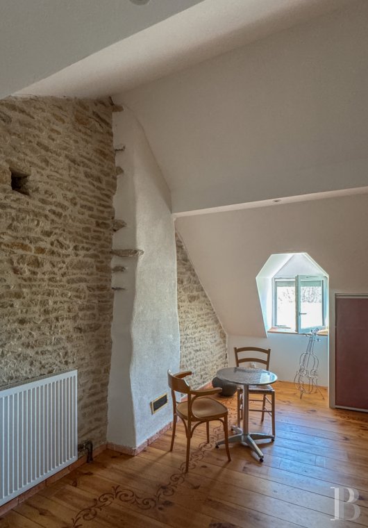 character properties France burgundy   - 7