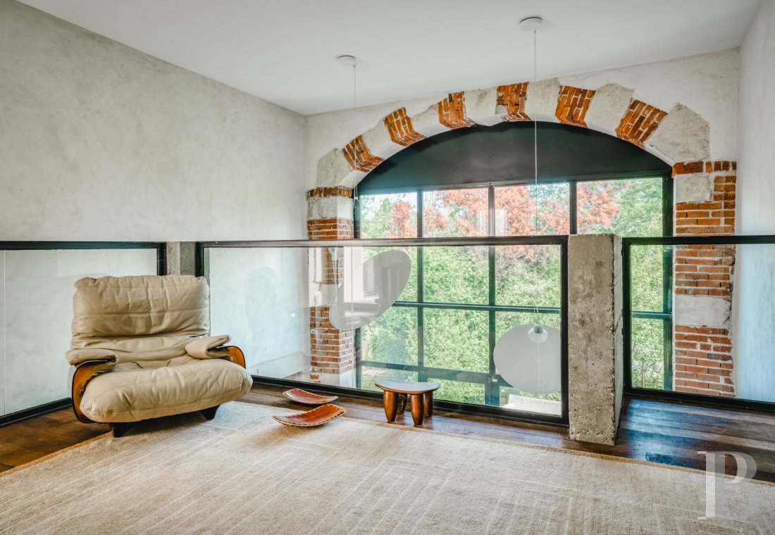 Character houses for sale - rhones-alps - In the Beaujolais, at the entrance to a chateau's grounds, A former outbuilding converted to a contemporary dwelling, with 1,780 m² of land