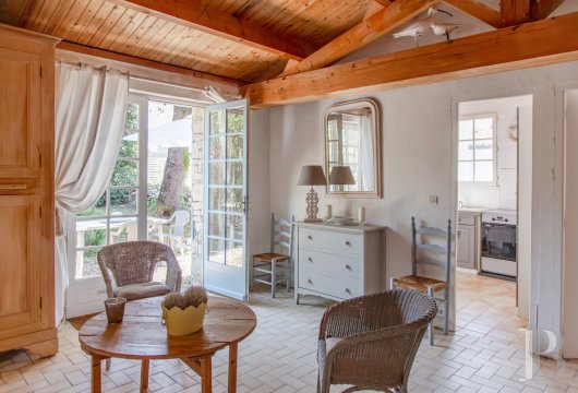 character properties France poitou charentes   - 16