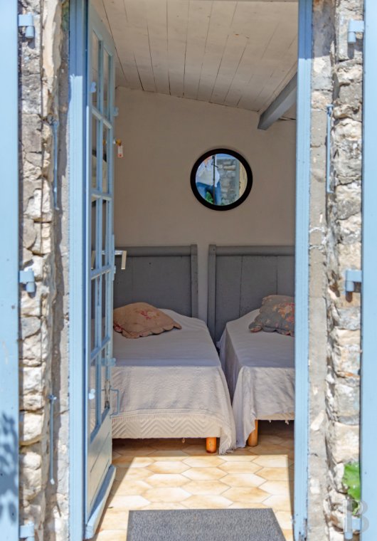 character properties France poitou charentes   - 13