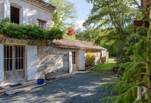 aquitaine - An 18th-century former watermill with outbuildings in 1.5-hectare grounds, 20 kilometres from Bordeaux, in the Gironde area