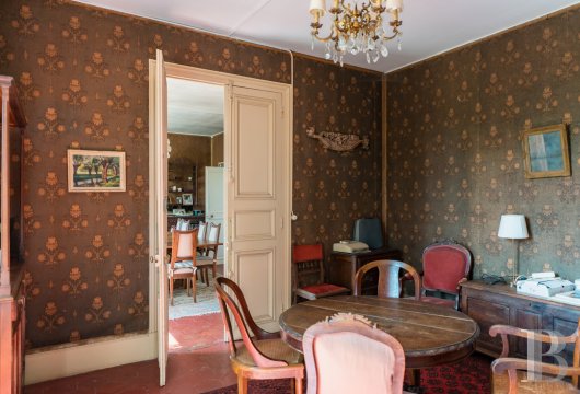 character properties France ile de france   - 8