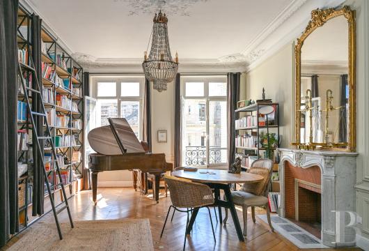 paris - A 146-m² apartment with three bedrooms, in the 10th arrondissement, in the heart of the Magenta district