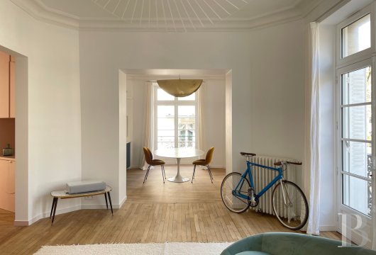 brittany - Au centre-ville de Lorient, dans un hôtel particulier de 1907, un appartement à l'étage noble, entièrement rénové 