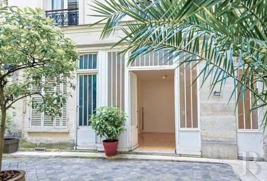 paris - Dans le 9e arrondissement, rue de Maubeuge, un local commercial de plain pied de 133 m² selon la loi Carrez