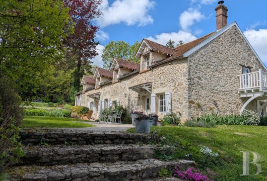 champagne-ardennes -  À 30 min à l'ouest de Reims, dans la campagne champenoise,  un logis en pierre du 17e s. restauré avec soin et son jardin de 4 000 m²