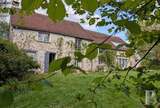 champagne-ardennes - À 45 min de Reims, dans la campagne champenoise, une longère du 19e s. avec couloir de nage et son jardin de 3 600 m²