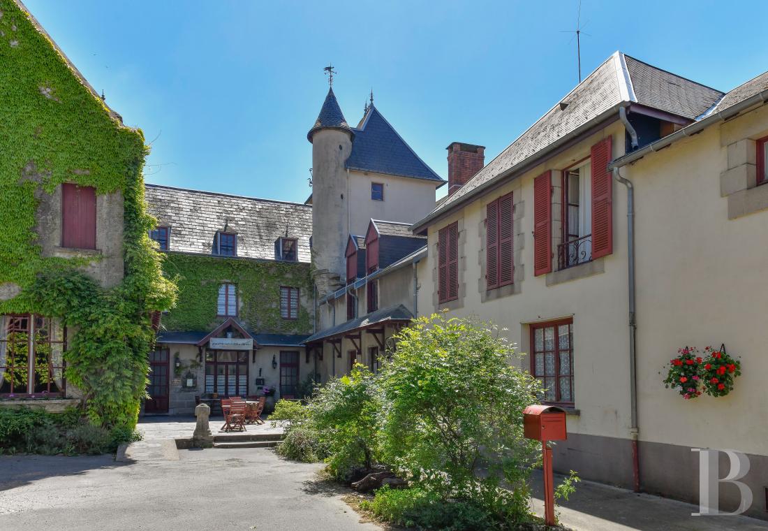 residences and character houses france auvergne   - 1