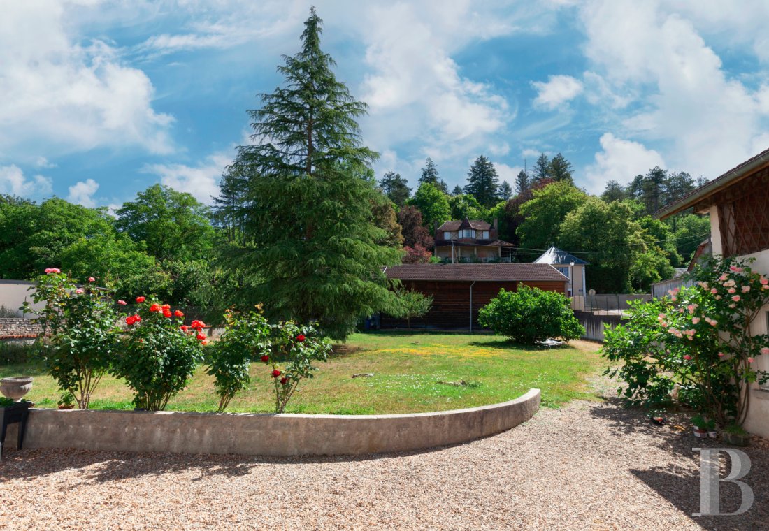 character properties France burgundy   - 11