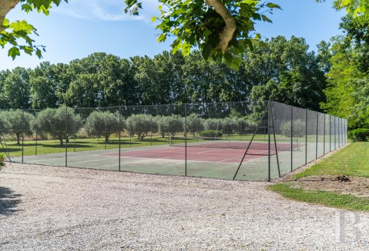 character properties France provence cote dazur   - 14