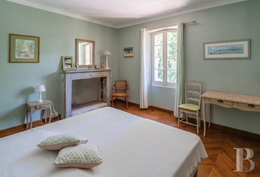 character properties France provence cote dazur   - 10