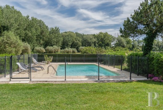character properties France provence cote dazur   - 15