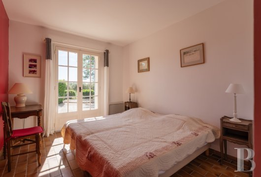 character properties France provence cote dazur   - 8