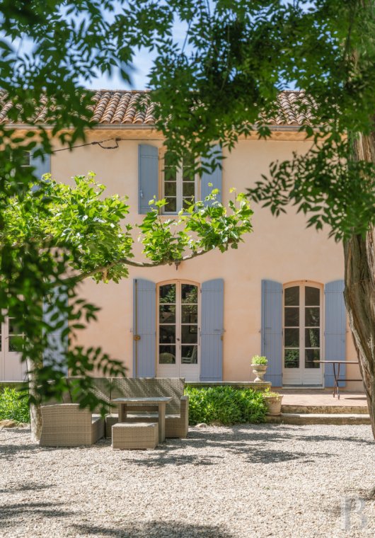 character properties France provence cote dazur   - 1