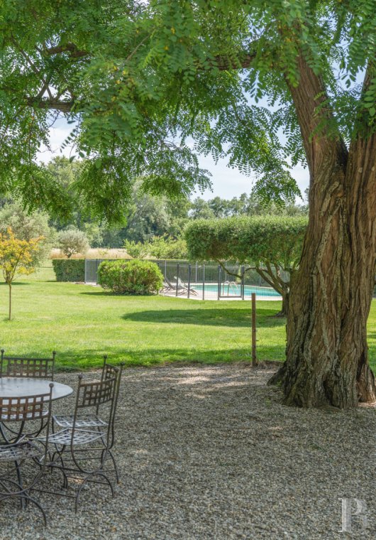 character properties France provence cote dazur   - 13