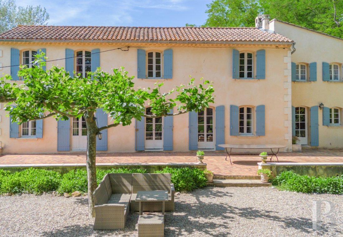 character properties France provence cote dazur   - 3