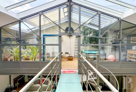 paris - À Malakoff, au sein d'une impasse confidentielle à deux pas du métro,  un loft aux amples volumes, sa terrasse intérieure et son vaste garage-atelier