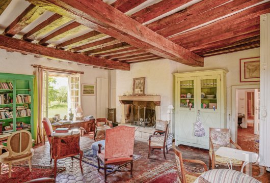 character properties France burgundy   - 5