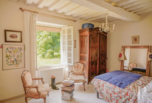 character properties France burgundy   - 11