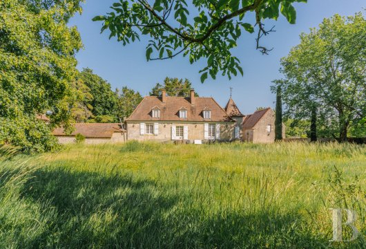 bourgogne - Au sud de Nevers, une rassurante et agréable maison de campagne 
 et ses dépendances sur près de 1 ha de parc arboré.