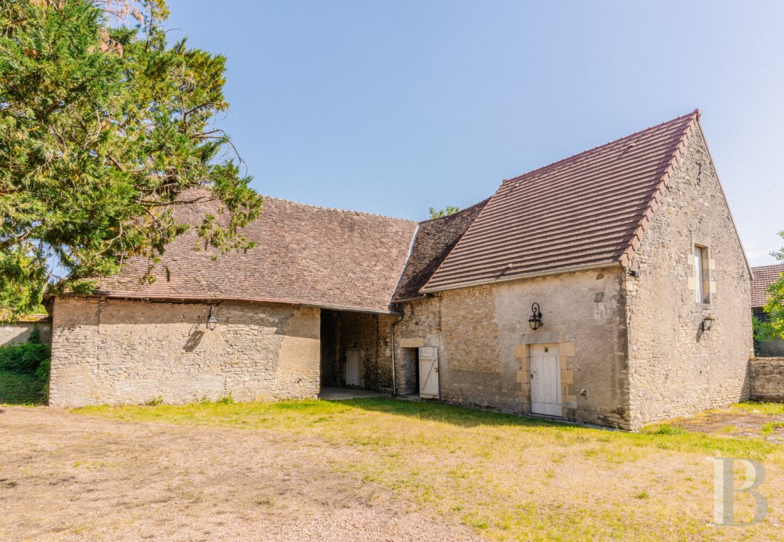 character properties France burgundy   - 12