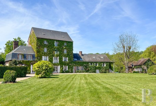 haute-normandie - En Normandie, à 1 h 10 de Paris, dans un jardin paysager et clos,  un ancien moulin devenu maison de famille, avec dépendances et bief